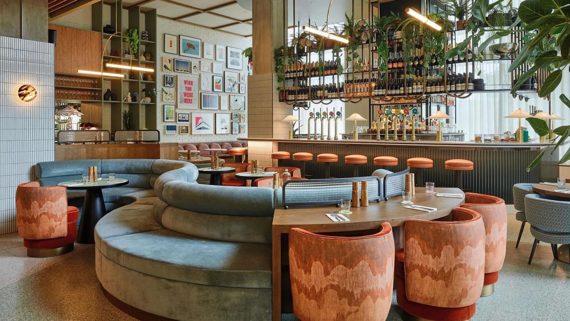 8 Four-Star Hotels in Canary Wharf and Docklands That Deliver
