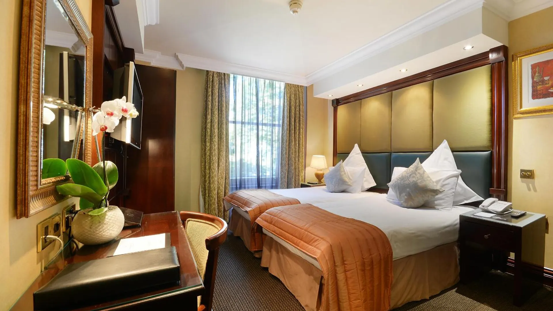 5 Boutique Hotels Near Hyde Park Worth Booking