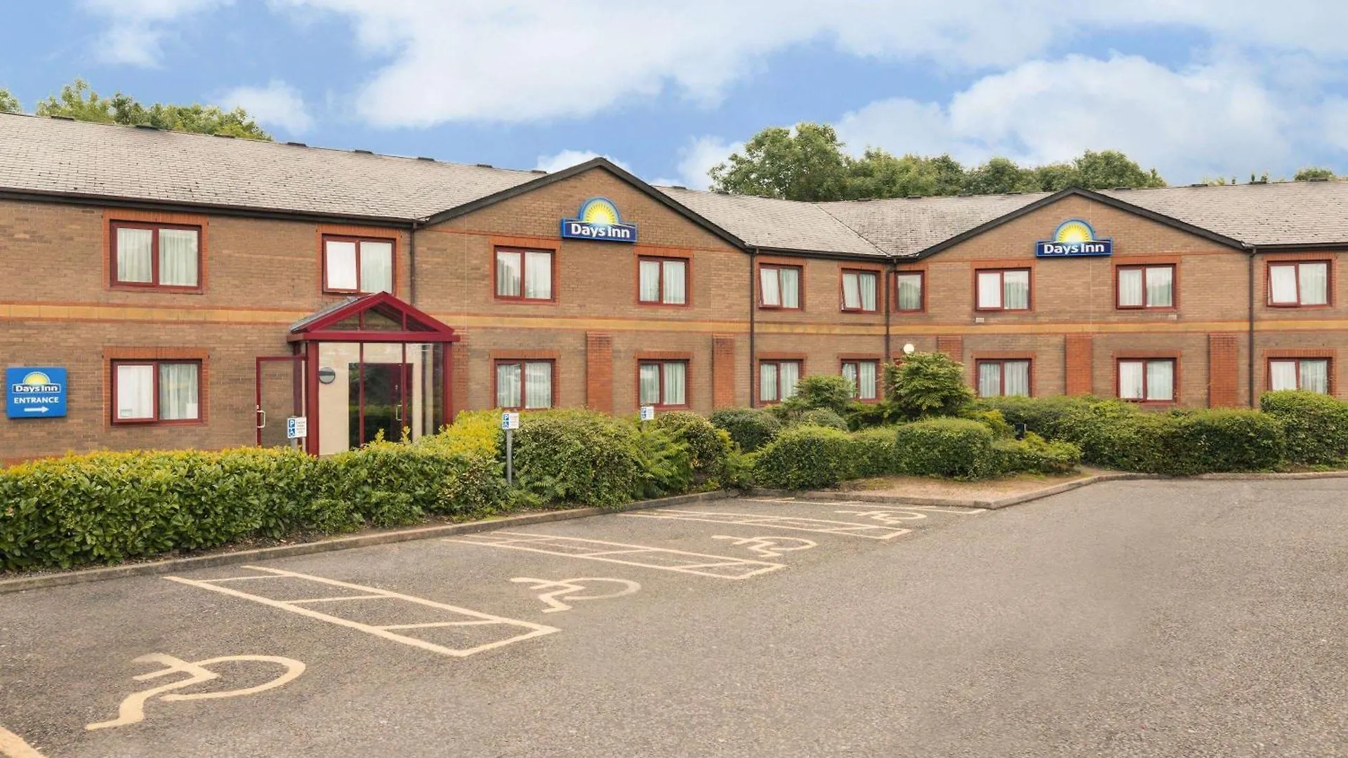 4 Hotel Hotels Near National Roman Legion Museum Worth Booking
