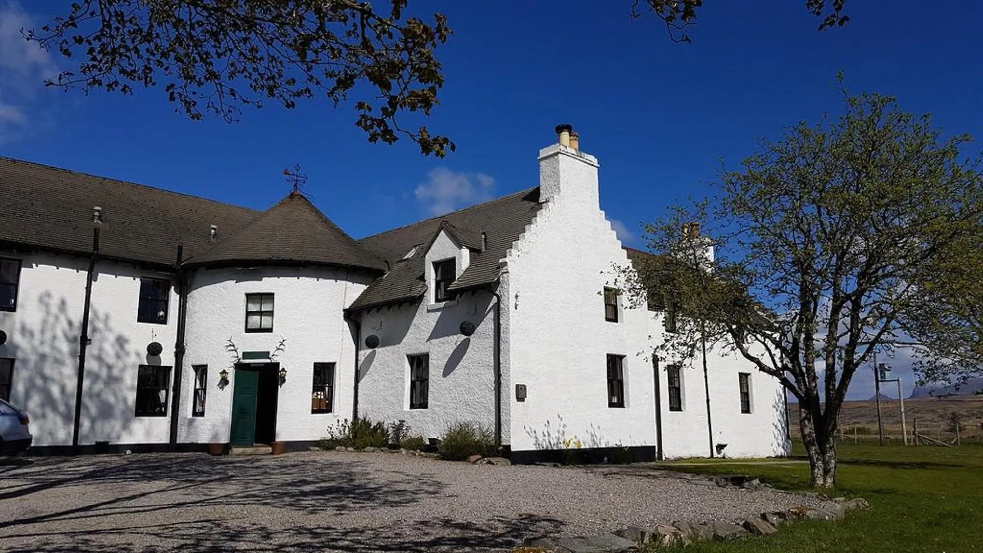 Where to Stay in Sutherland: 4 Best 3-Star Hotels