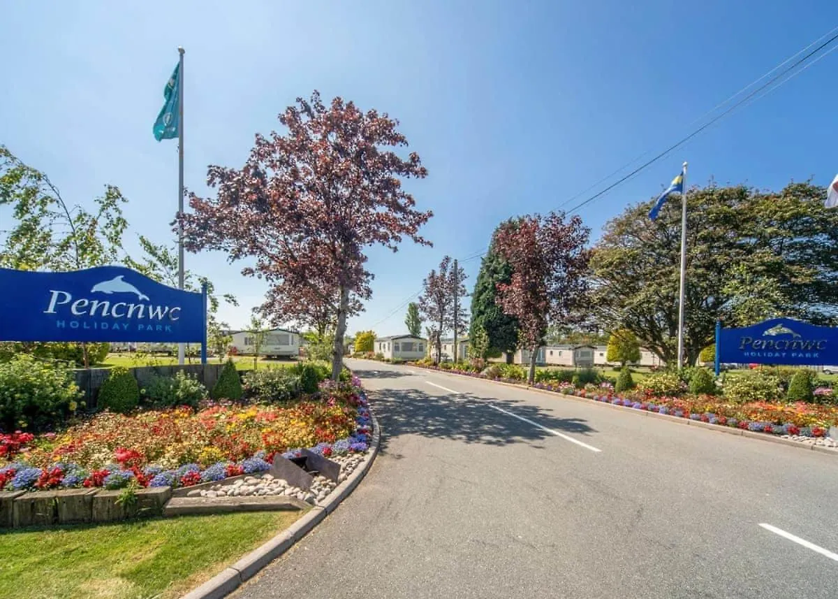 Staying in Dyfed: 4 Holiday Park Hotels Compared